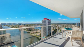 Luxury 3 Br - Corner Balcony - Panoramic View - Pools